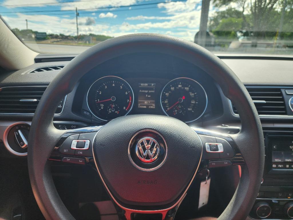 2016 Volkswagen Passat - $10,495
