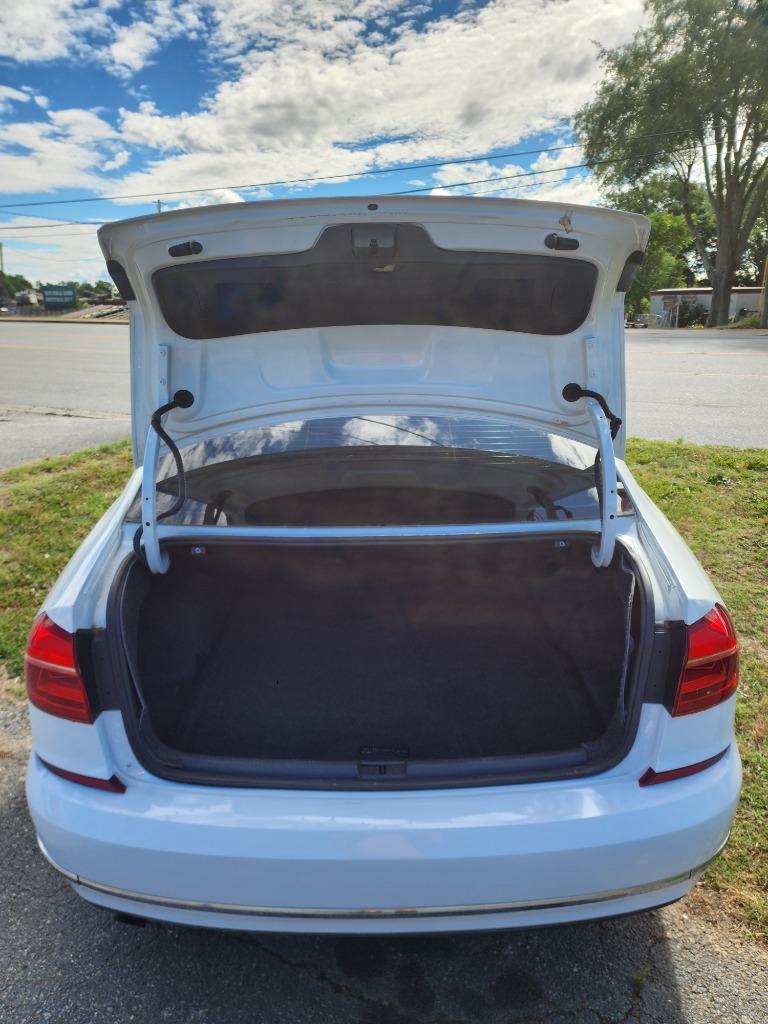 2016 Volkswagen Passat - $10,495