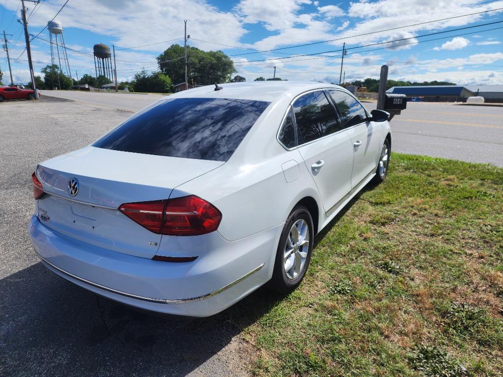 2016 Volkswagen Passat - $10,495