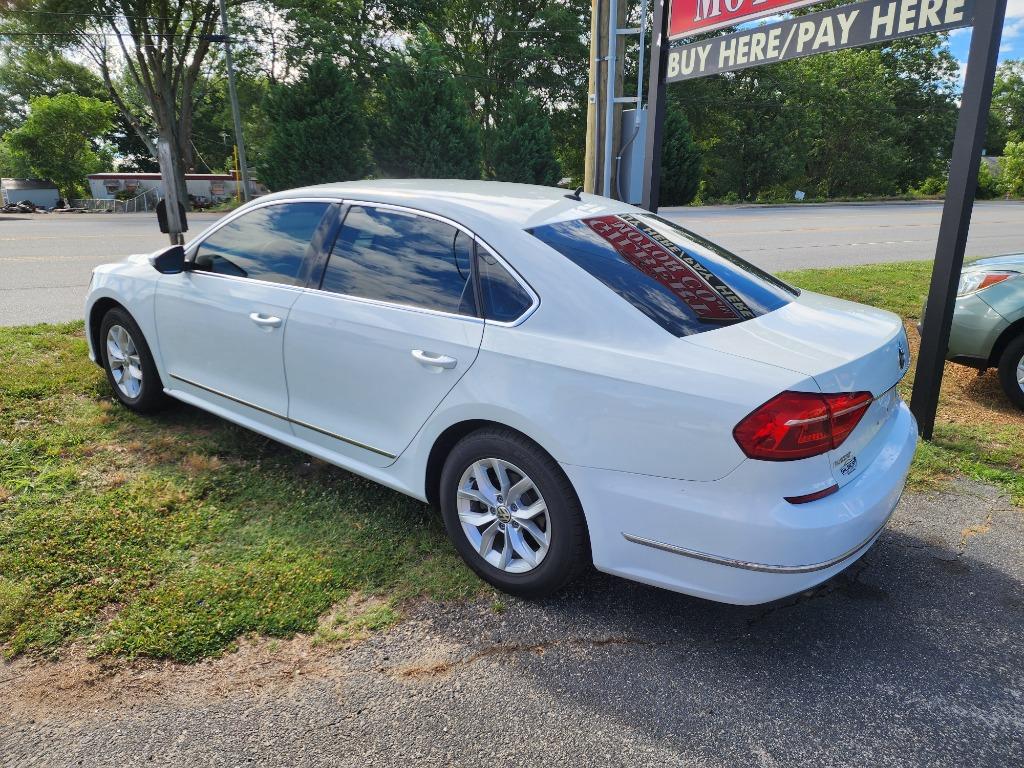 2016 Volkswagen Passat - $10,495