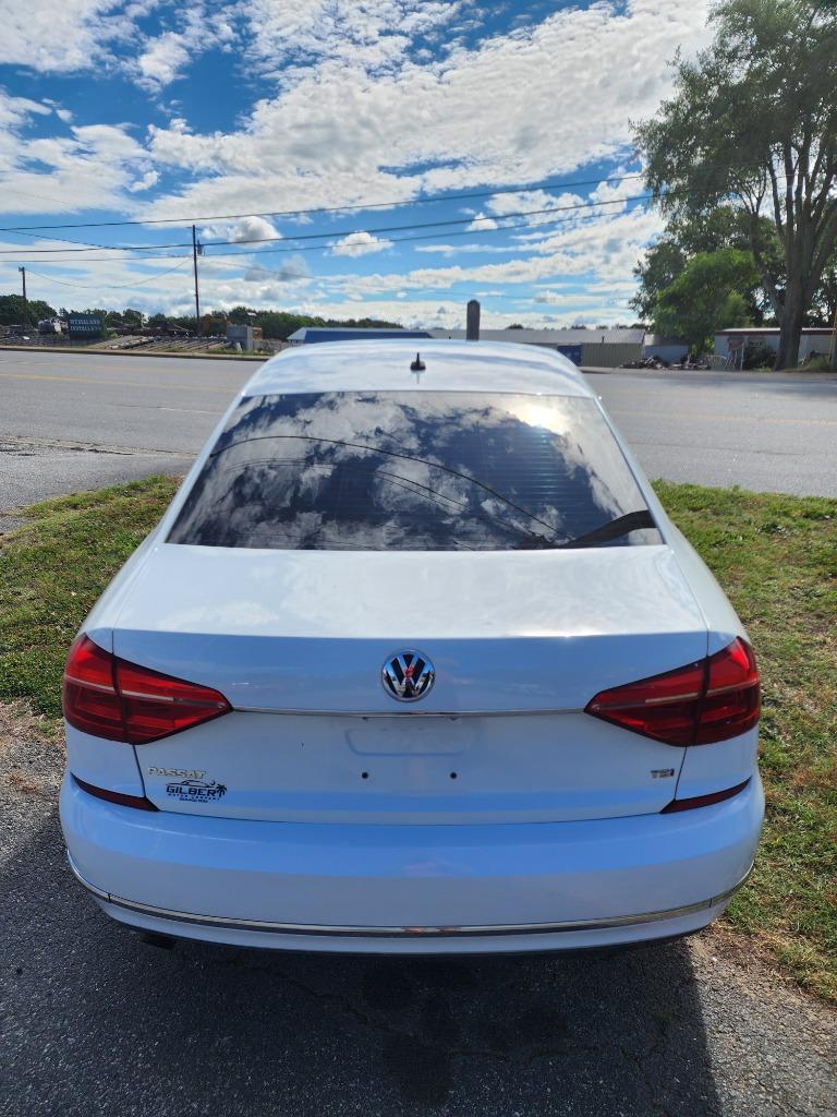 2016 Volkswagen Passat - $10,495