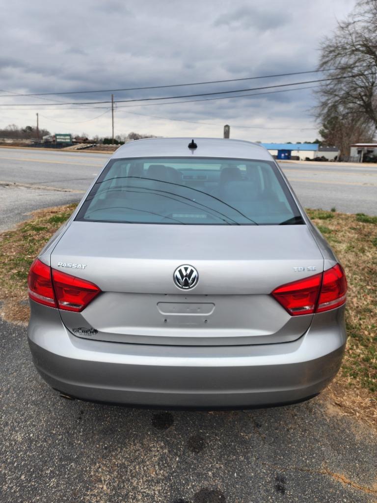 2014 Volkswagen Passat - $10,995