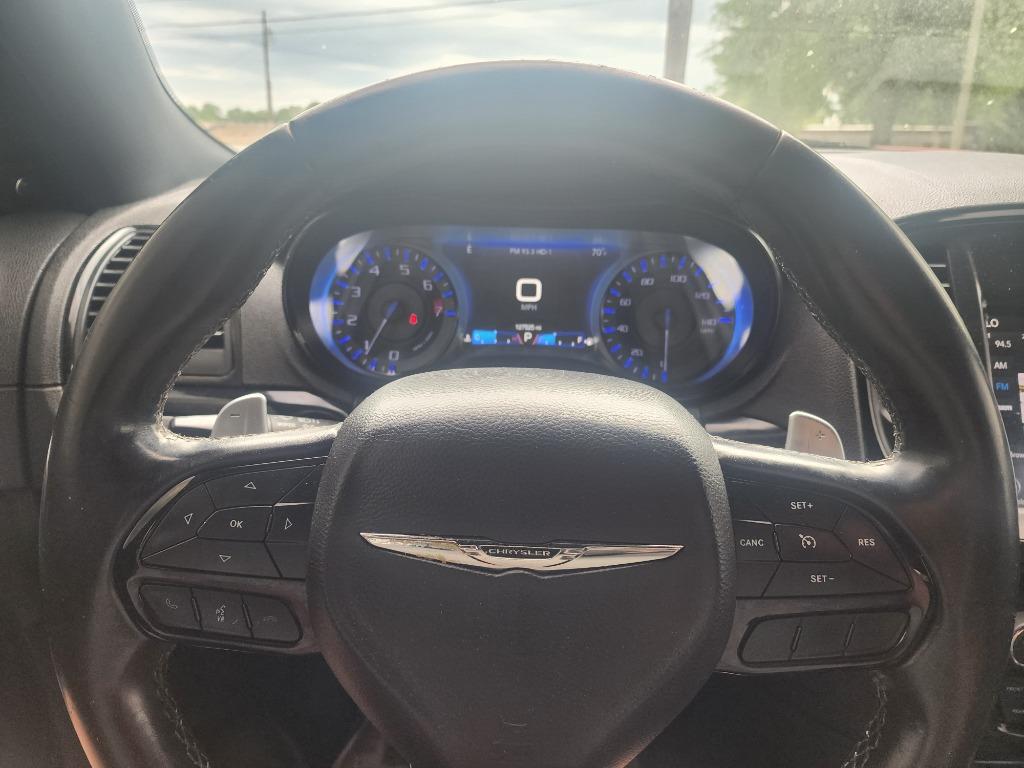 2018 Chrysler 300 - $18,995