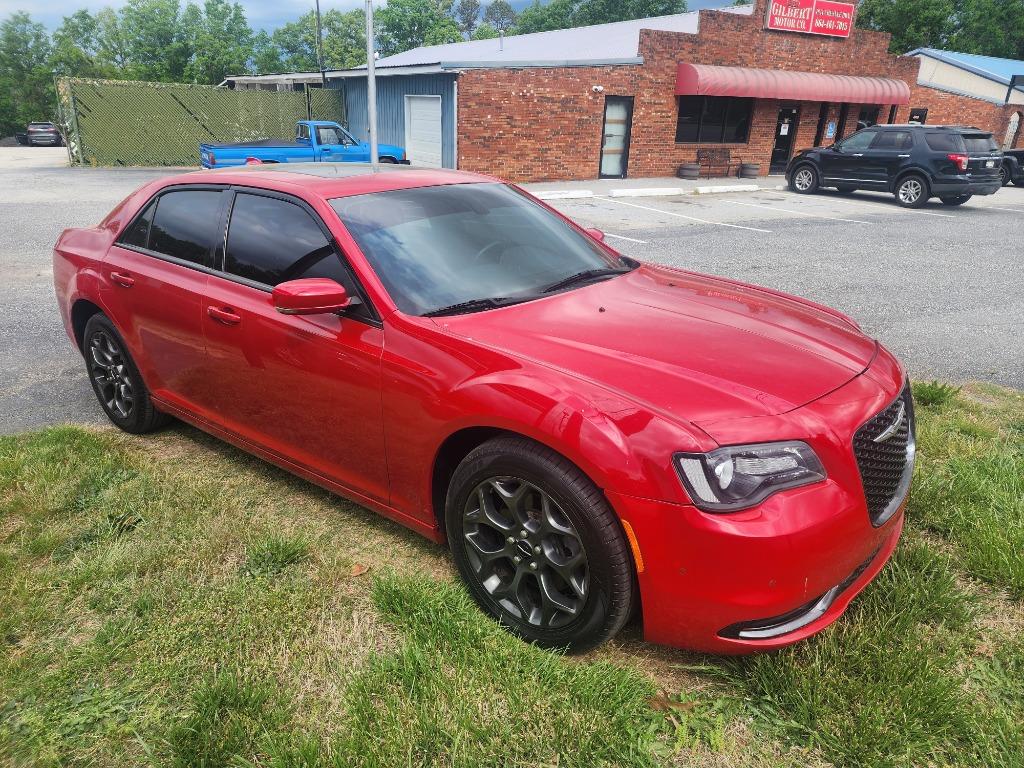 2018 Chrysler 300 - $18,995