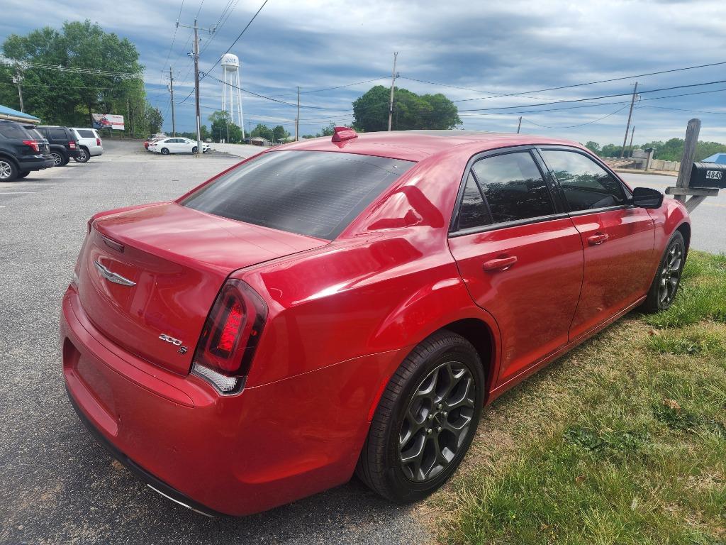 2018 Chrysler 300 - $18,995