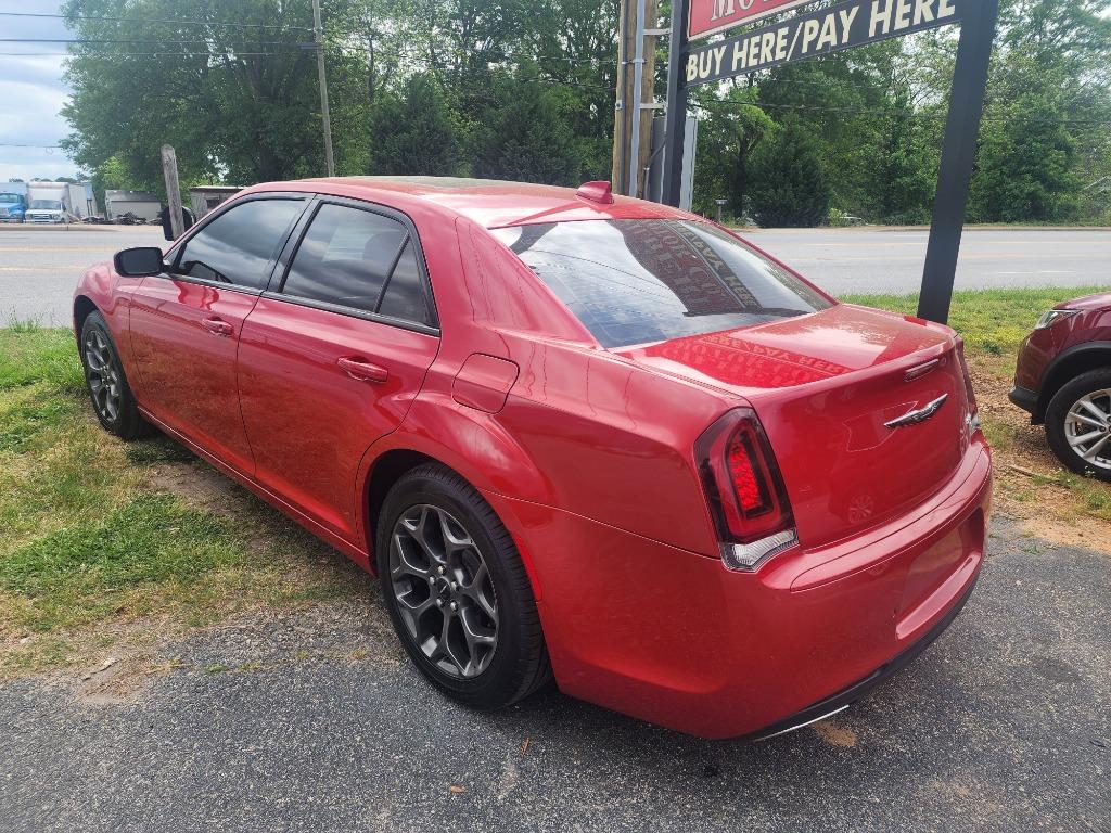 2018 Chrysler 300 - $18,995