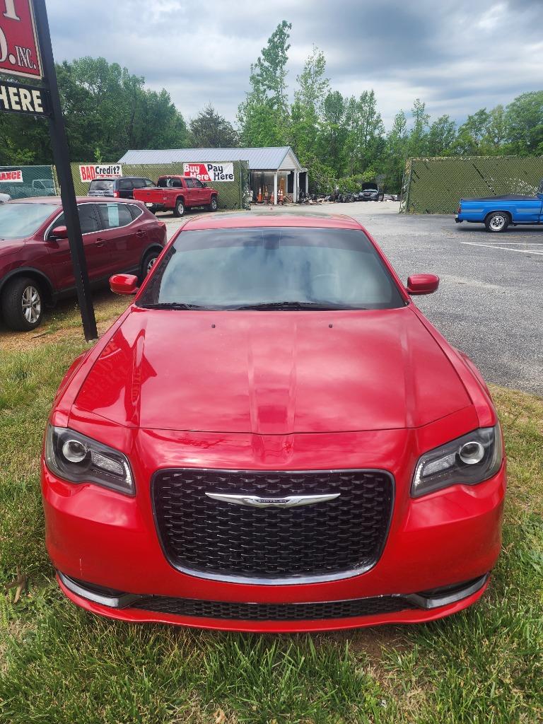 2018 Chrysler 300 - $18,995