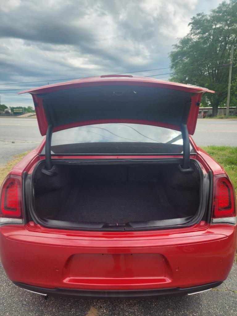 2018 Chrysler 300 - $18,995
