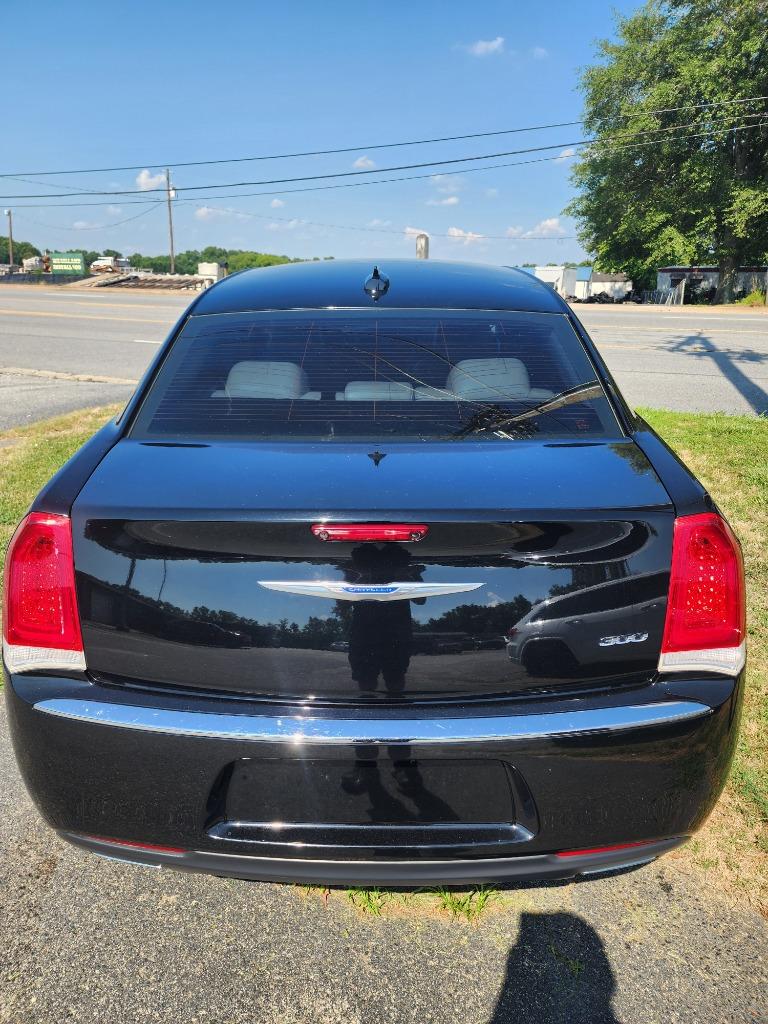2019 Chrysler 300 - $14,995