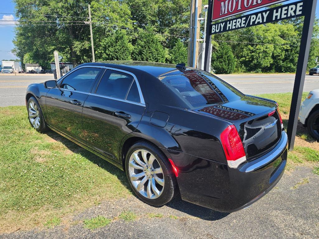 2019 Chrysler 300 - $14,995
