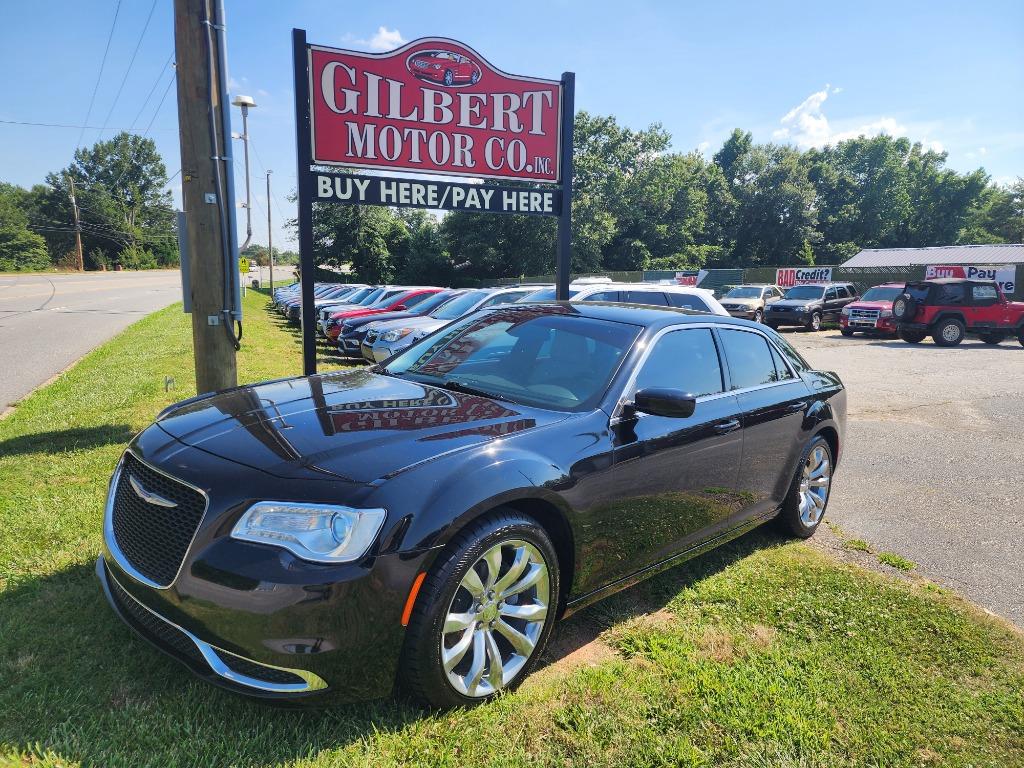 2019 Chrysler 300 - $14,995
