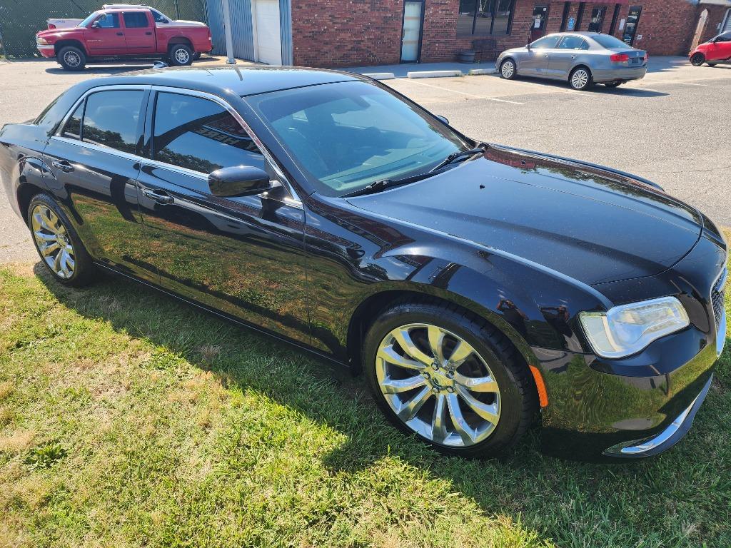 2019 Chrysler 300 - $14,995
