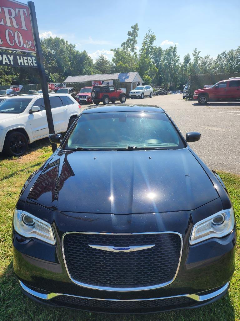 2019 Chrysler 300 - $14,995