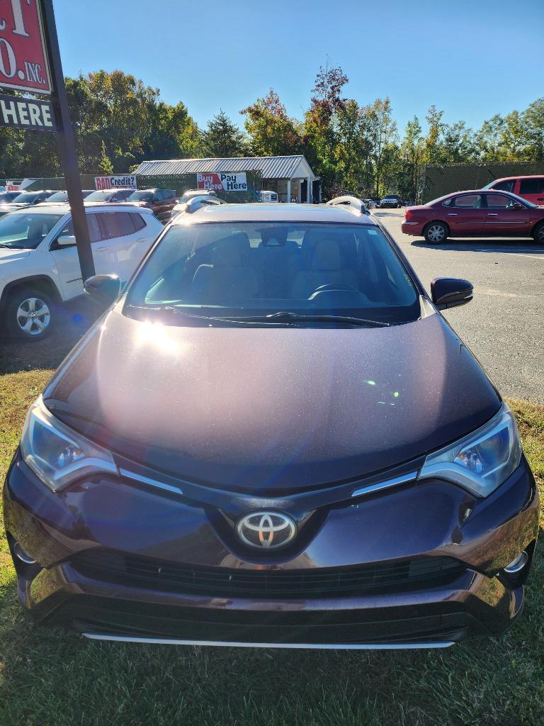 2017 Toyota RAV4 - $17,995