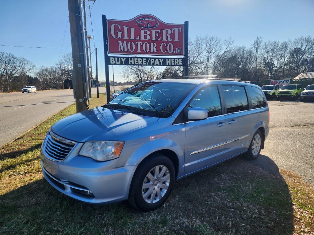 2013 Chrysler Town & Country - $10,495