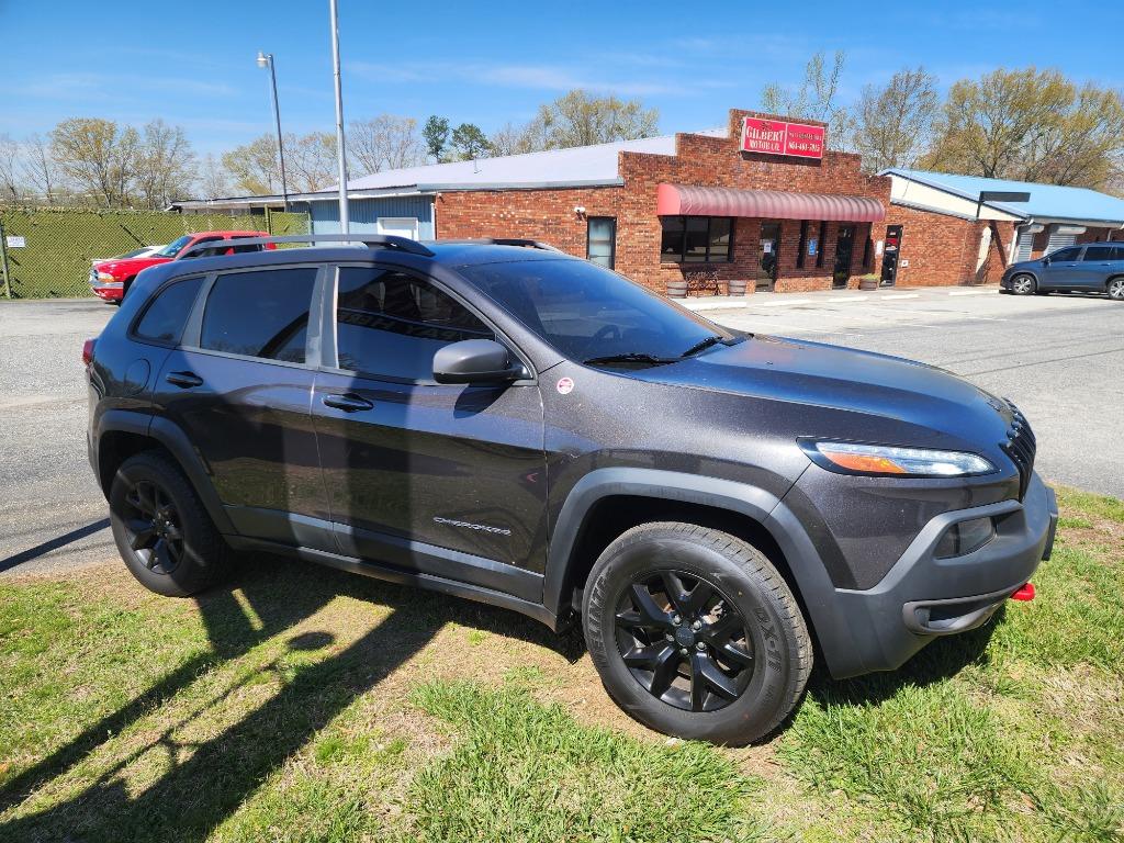 2017 Jeep Cherokee - $15,495