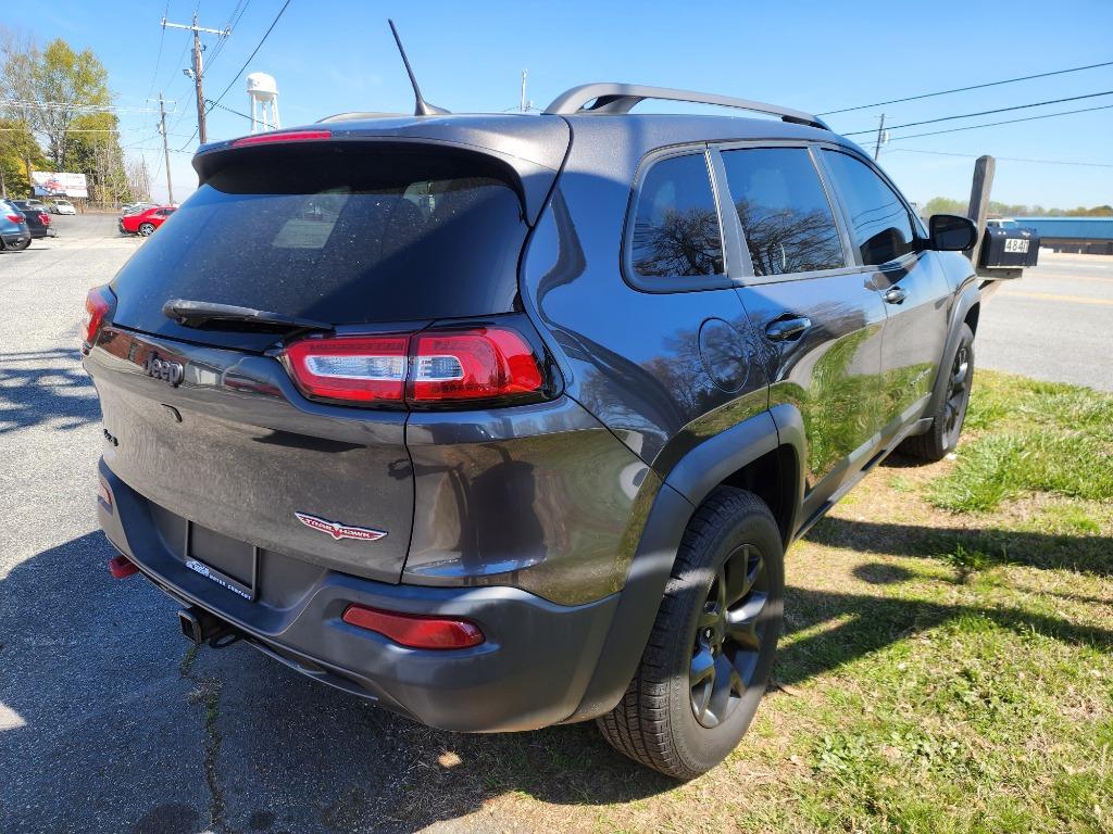 2017 Jeep Cherokee - $15,495