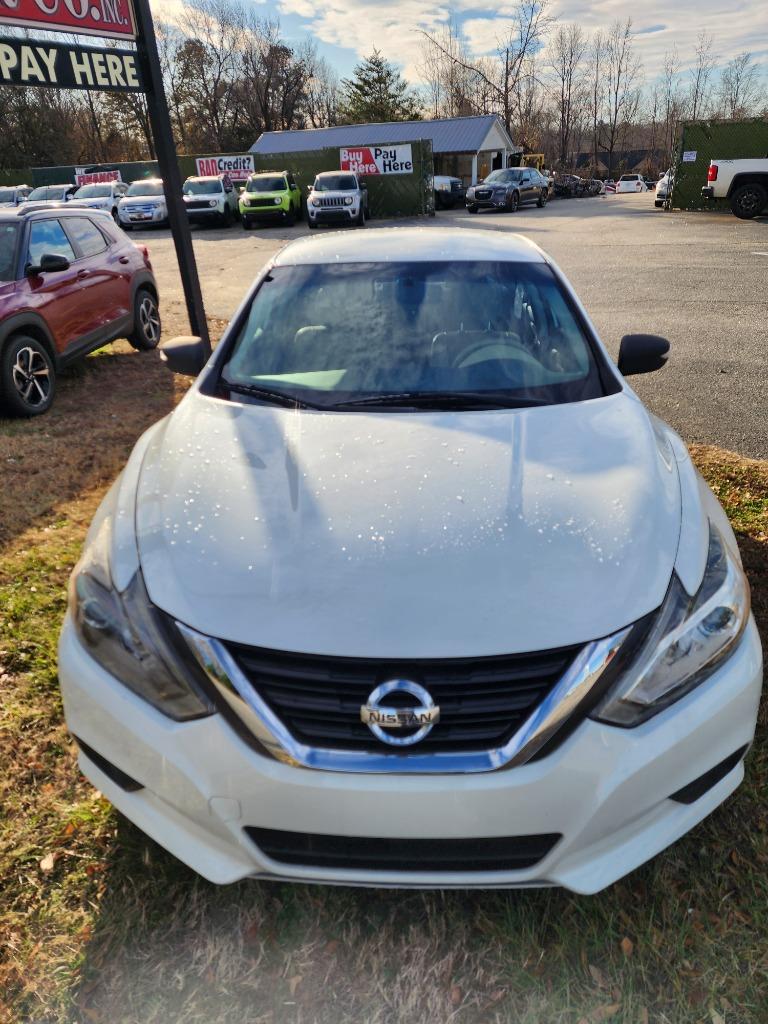 2016 Nissan Altima - $12,495