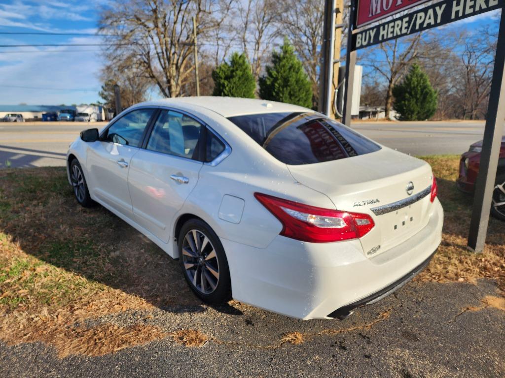 2016 Nissan Altima - $12,495