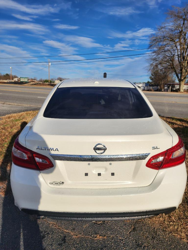 2016 Nissan Altima - $12,495