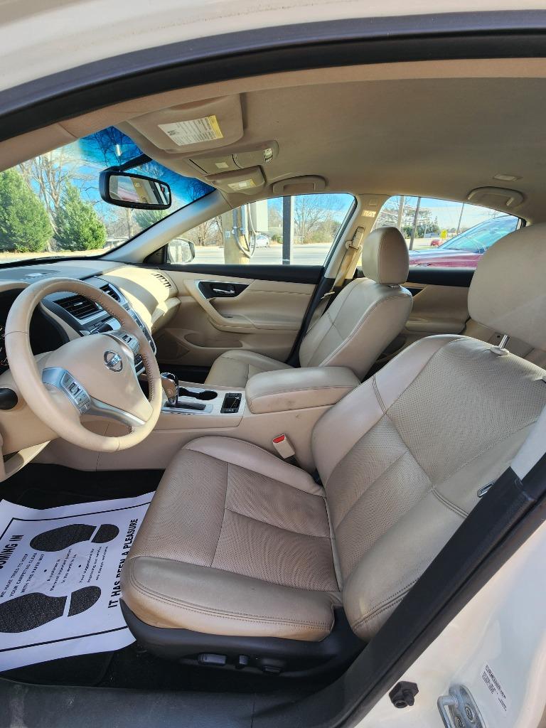 2016 Nissan Altima - $12,495