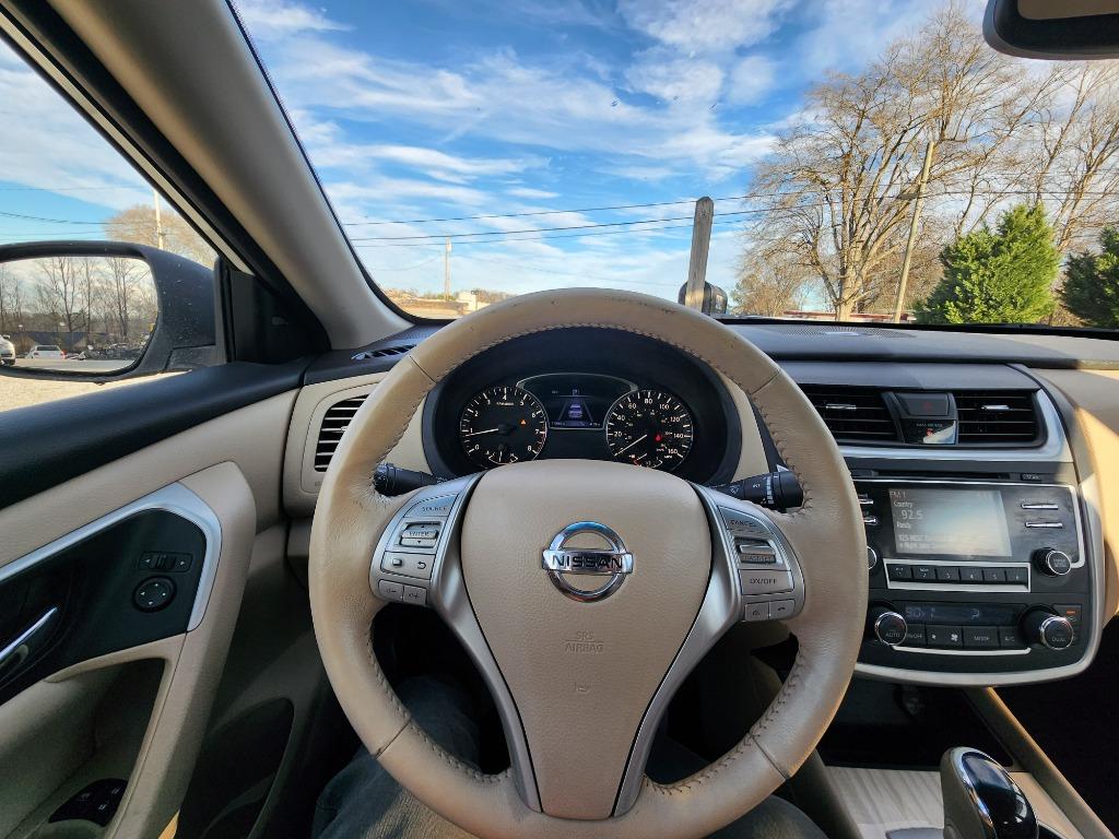 2016 Nissan Altima - $12,495