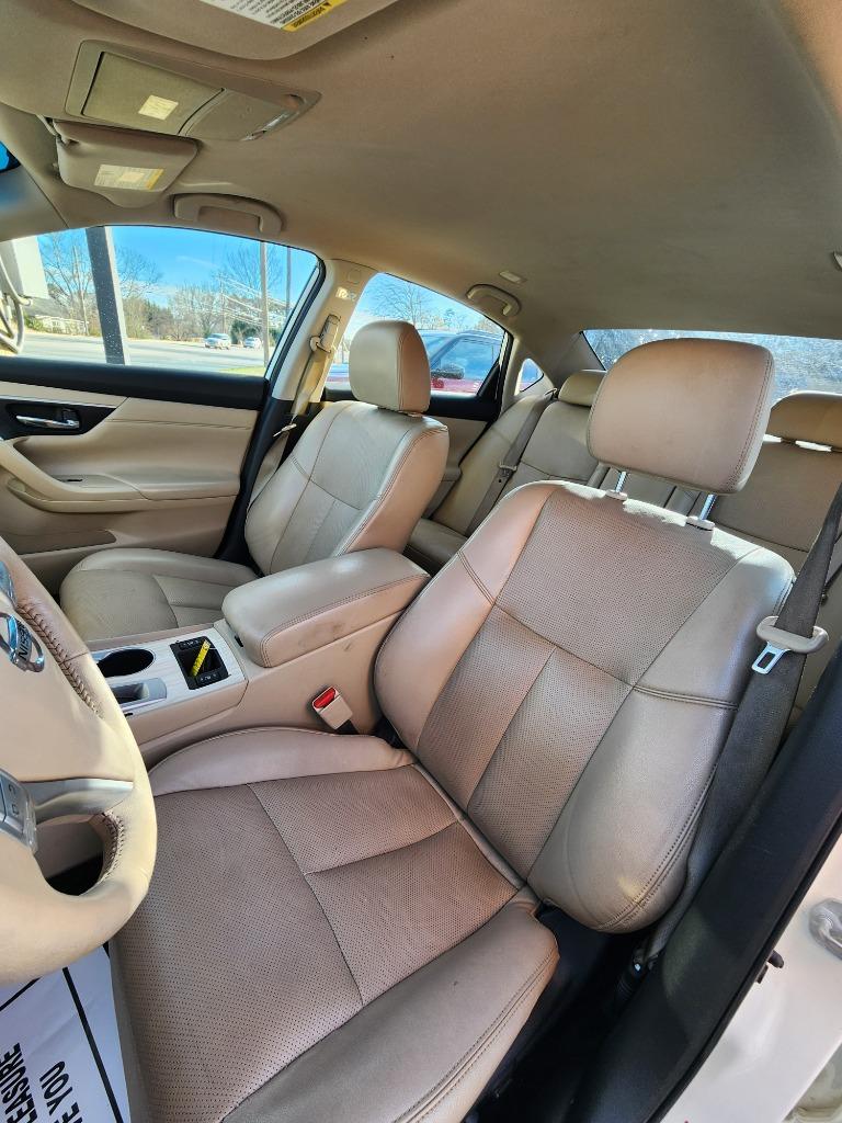 2016 Nissan Altima - $12,495