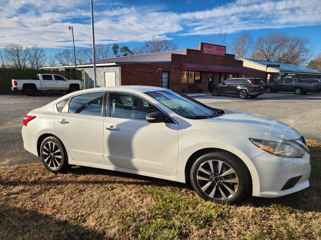 2016 Nissan Altima - $12,495