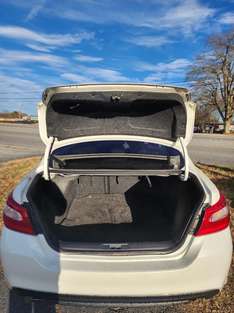 2016 Nissan Altima - $12,495