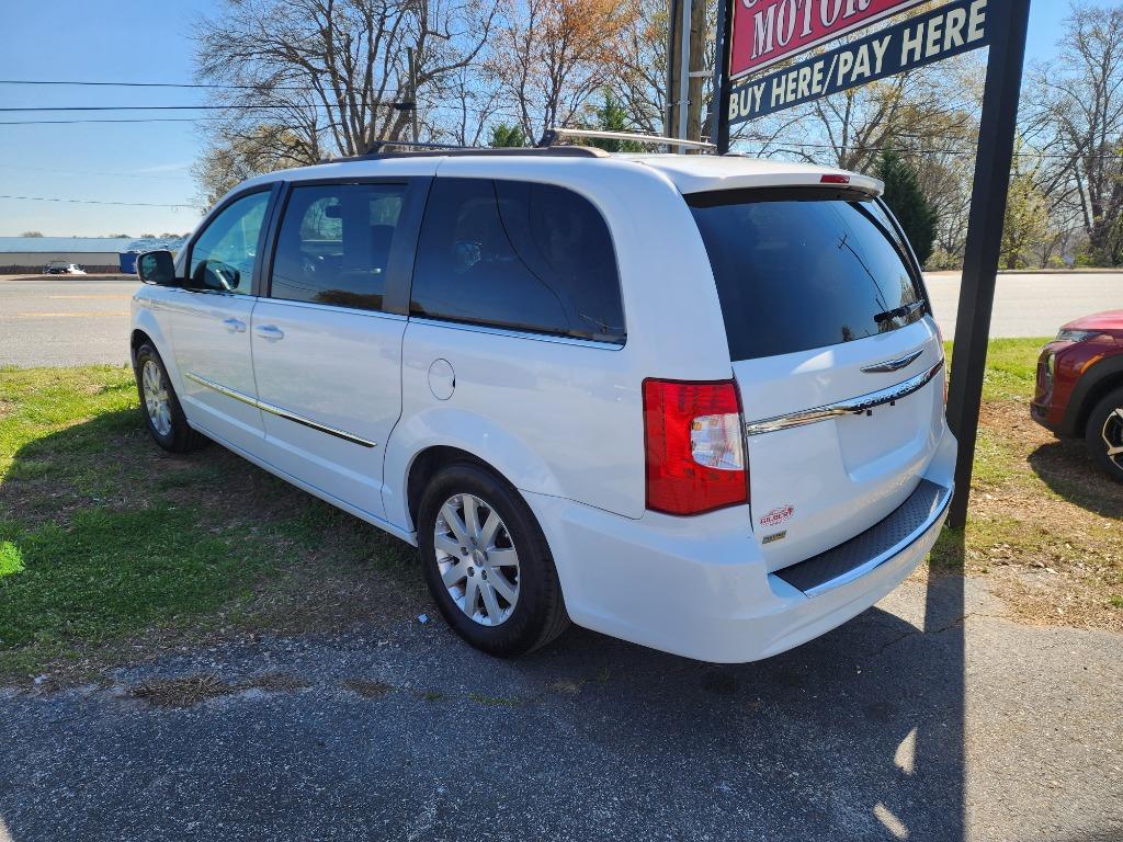 2016 Chrysler Town & Country - $9,995