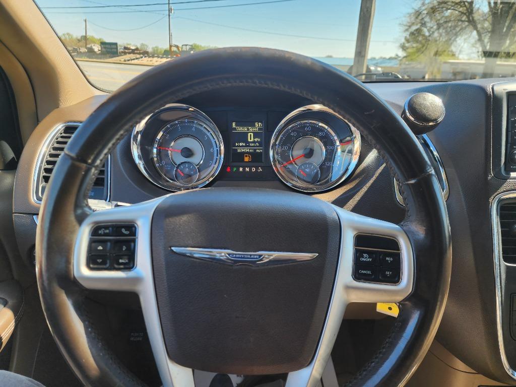 2016 Chrysler Town & Country - $9,995