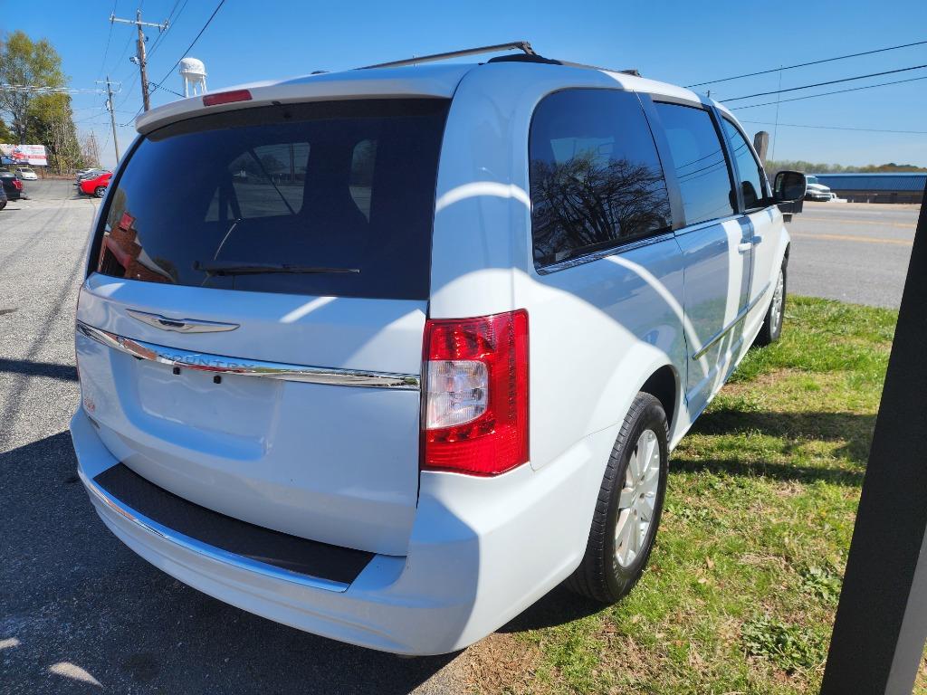2016 Chrysler Town & Country - $9,995