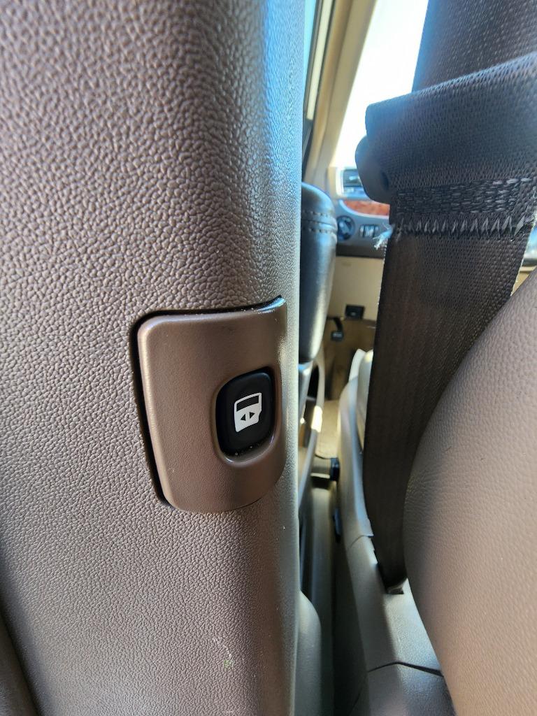 2016 Chrysler Town & Country - $9,995