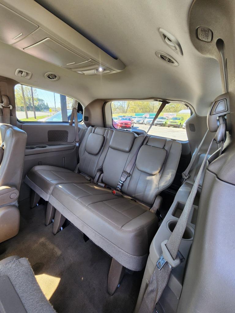 2016 Chrysler Town & Country - $9,995