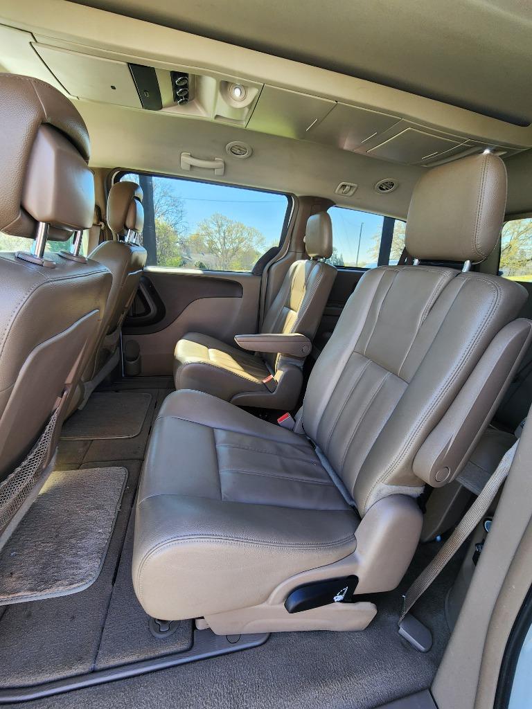 2016 Chrysler Town & Country - $9,995