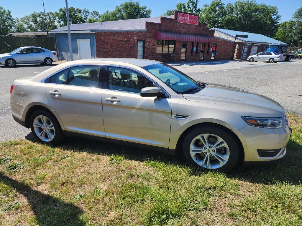 2017 Ford Taurus - $12,995