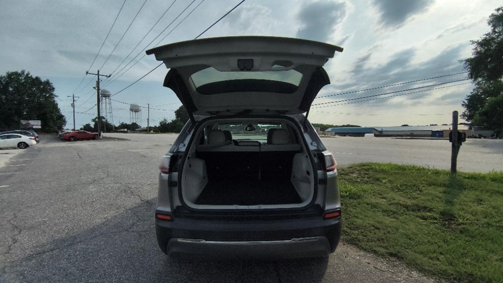 2019 Jeep Cherokee - $9,995