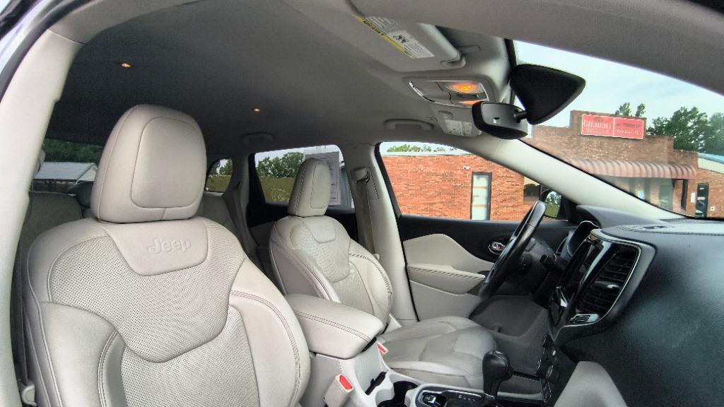 2019 Jeep Cherokee - $9,995