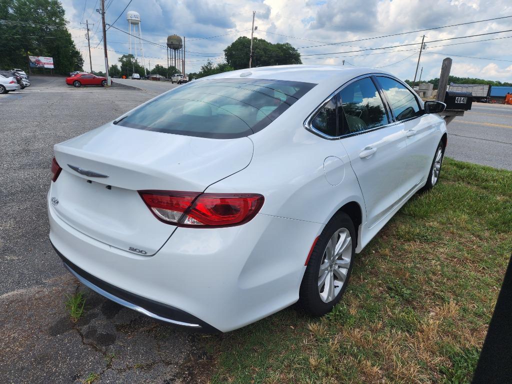 2015 Chrysler 200 - $10,495