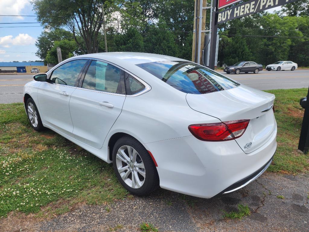 2015 Chrysler 200 - $10,495