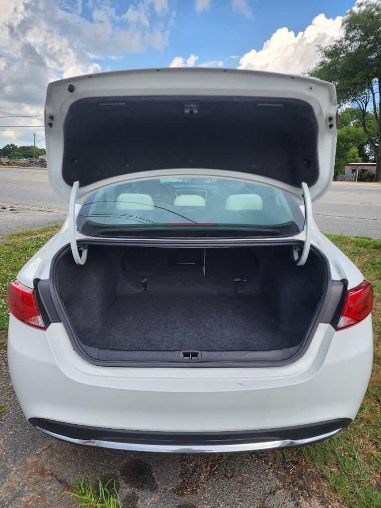 2015 Chrysler 200 - $10,495