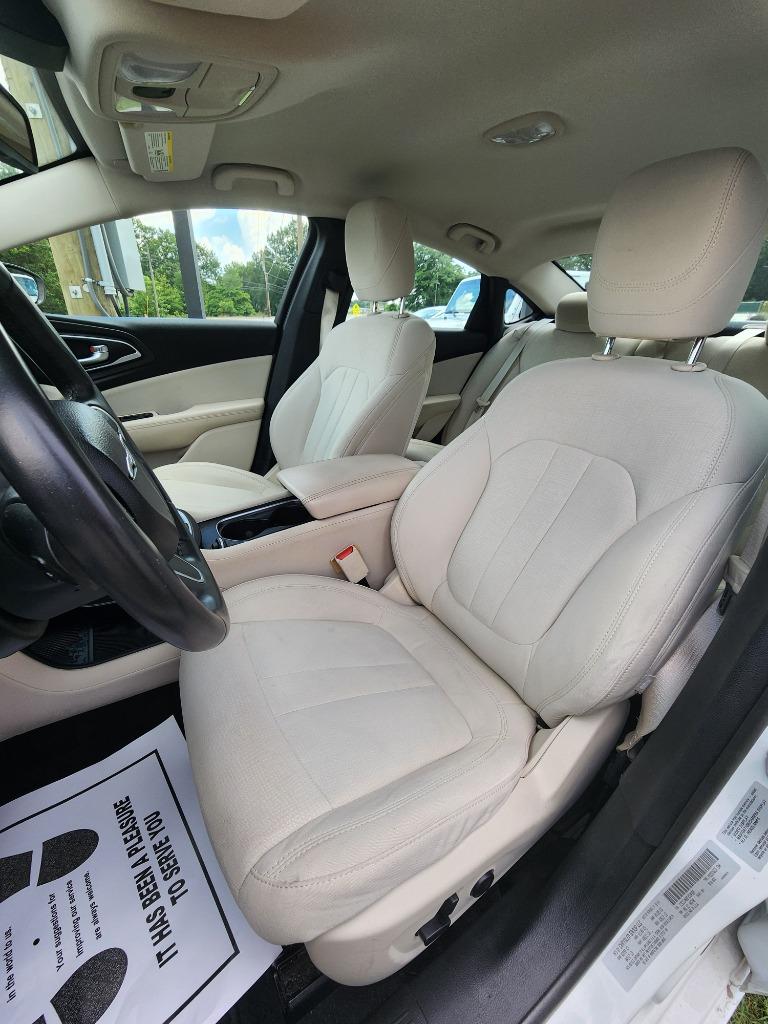 2015 Chrysler 200 - $10,495