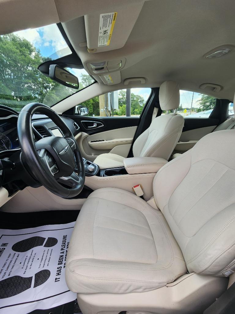 2015 Chrysler 200 - $10,495