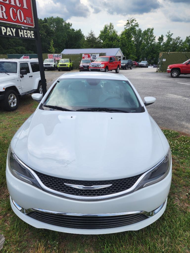 2015 Chrysler 200 - $10,495