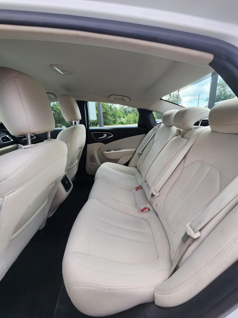 2015 Chrysler 200 - $10,495