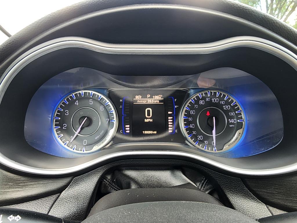 2015 Chrysler 200 - $10,495