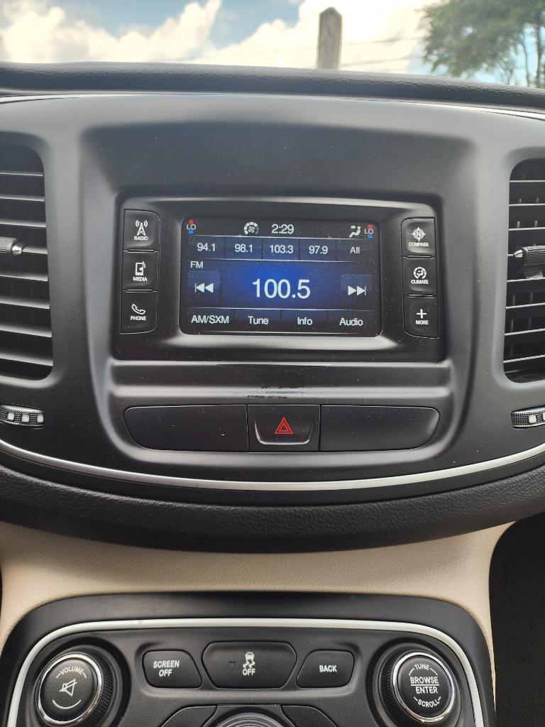 2015 Chrysler 200 - $10,495