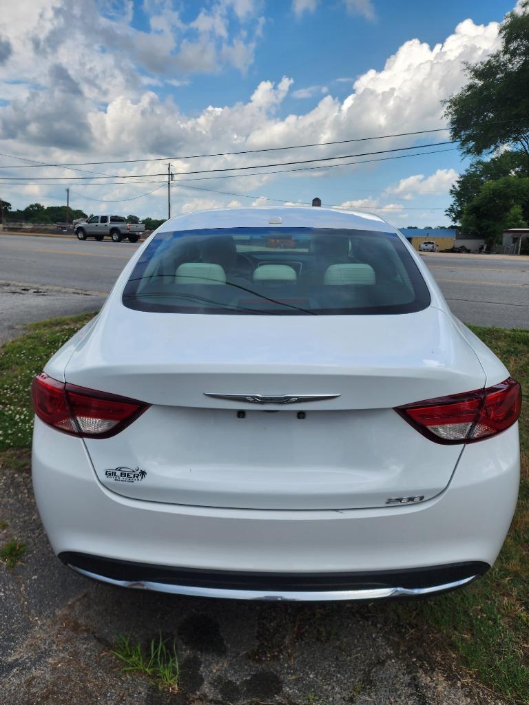2015 Chrysler 200 - $10,495
