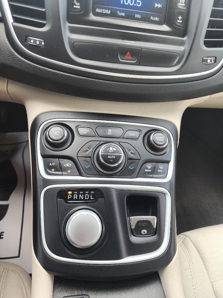 2015 Chrysler 200 - $10,495