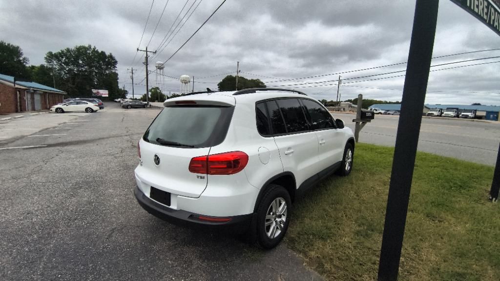 2017 Volkswagen Tiguan - $10,495